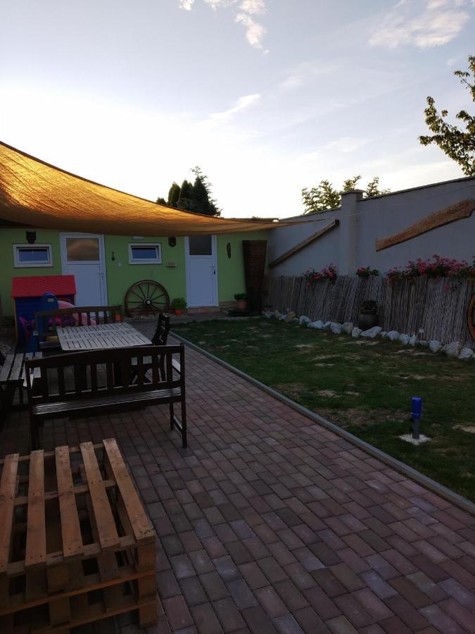 Apartman Blizko Brna S Dobovymi Dekoracemi Apartment Melcany Exterior photo